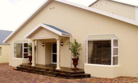The Russel Hotel Knysna Exterior photo