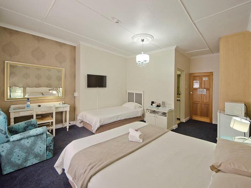 The Russel Hotel Knysna Exterior photo