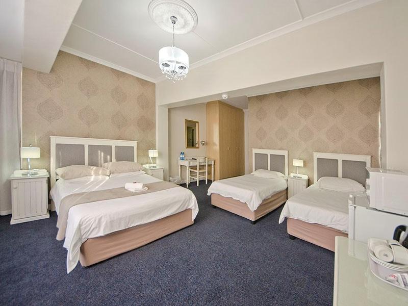 The Russel Hotel Knysna Exterior photo