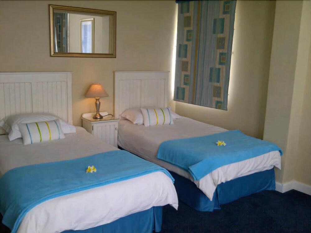 The Russel Hotel Knysna Exterior photo