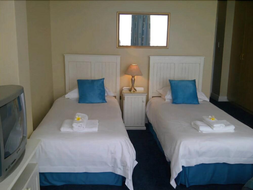 The Russel Hotel Knysna Exterior photo