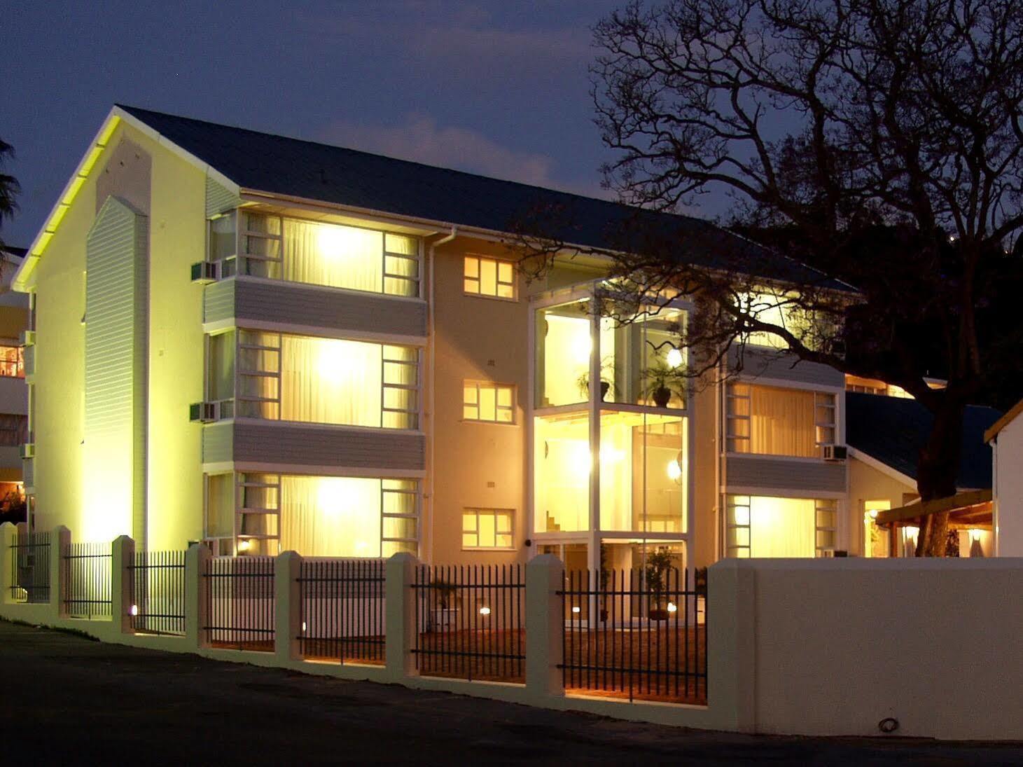 The Russel Hotel Knysna Exterior photo